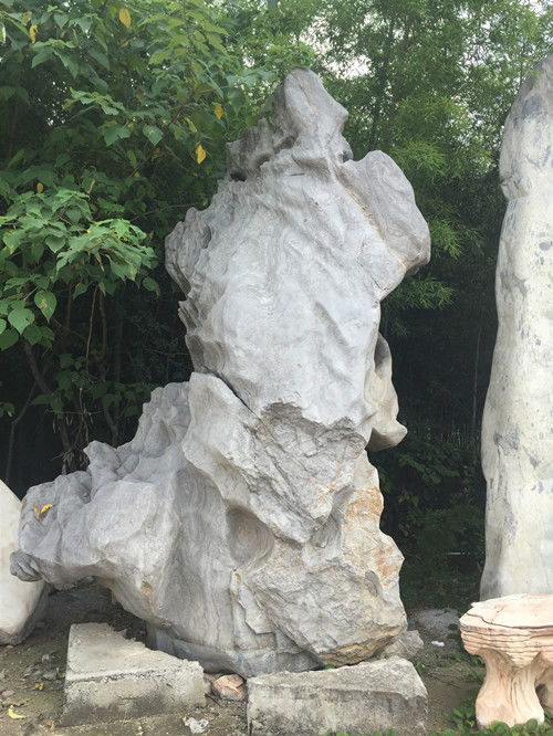 武汉刻字石基地 20000平米景观石的创作与价值探寻